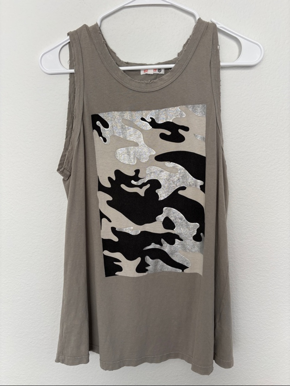 Sundry Sleeveless Graphic Tank Top - Taupe Camo Print open split back
